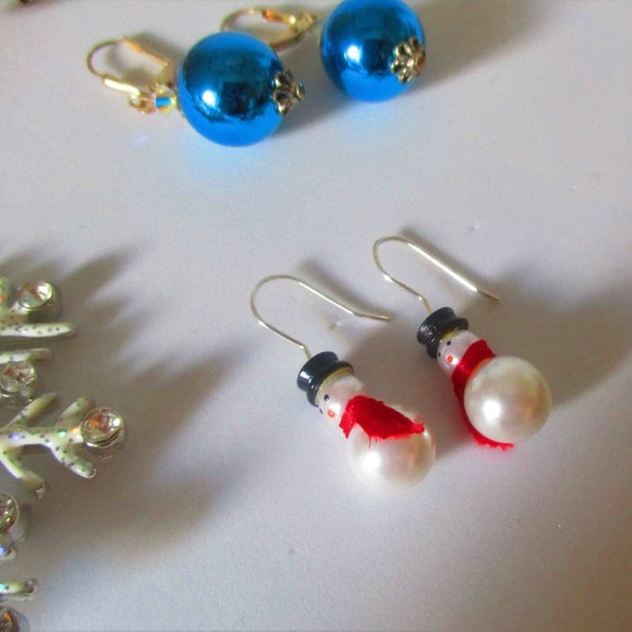 Christmas Vintage Costume Jewelry Lot Earrings Pins - Picture 5 of 10